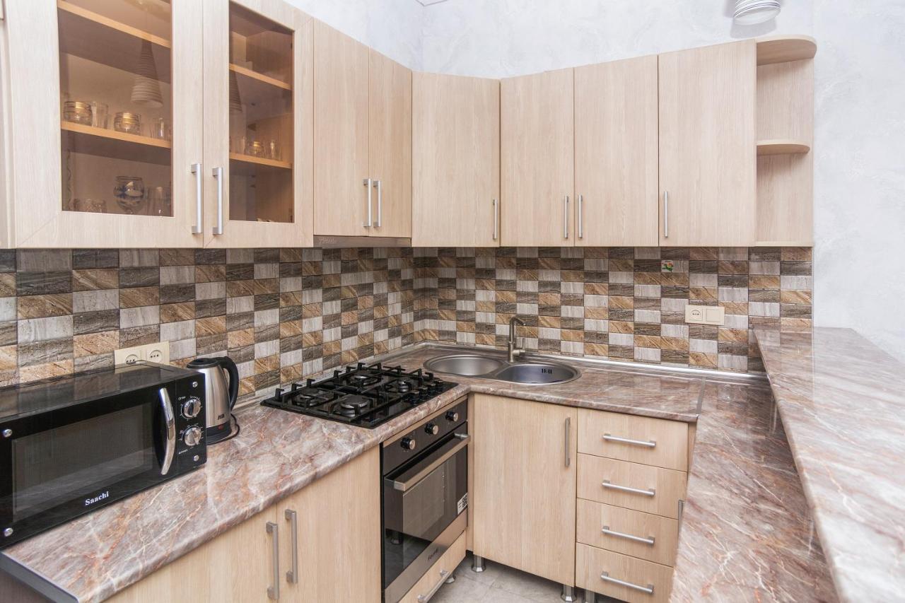 Apartment On Takaishvili Street Batoemi Buitenkant foto
