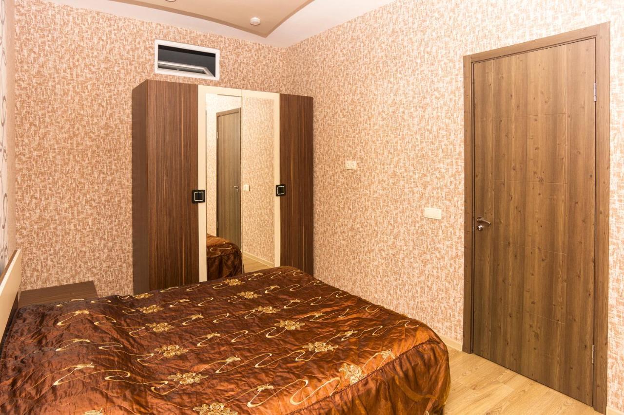 Apartment On Takaishvili Street Batoemi Buitenkant foto